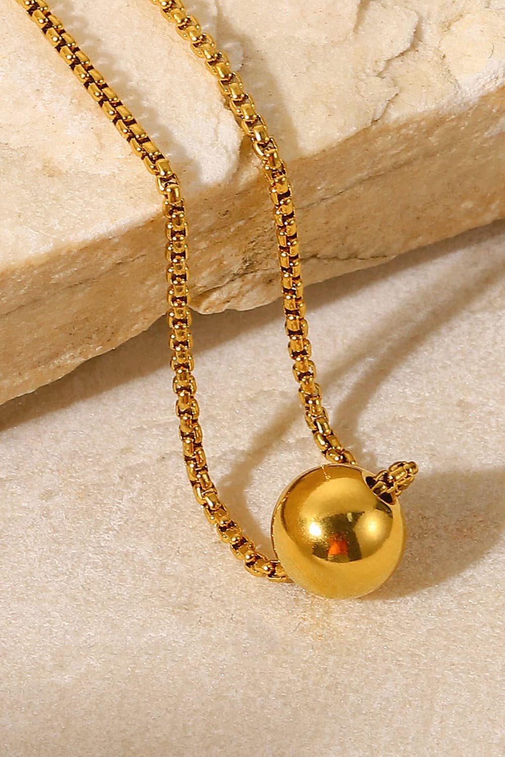stylub 18K Gold-Plated Round Shape Pendant Necklace