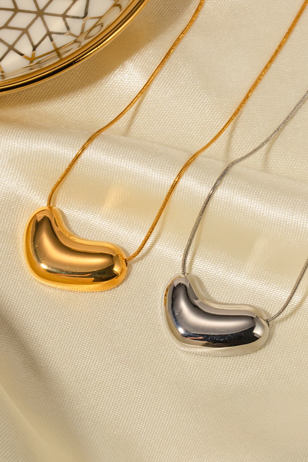 stylub Heart Shape Pendant Necklace